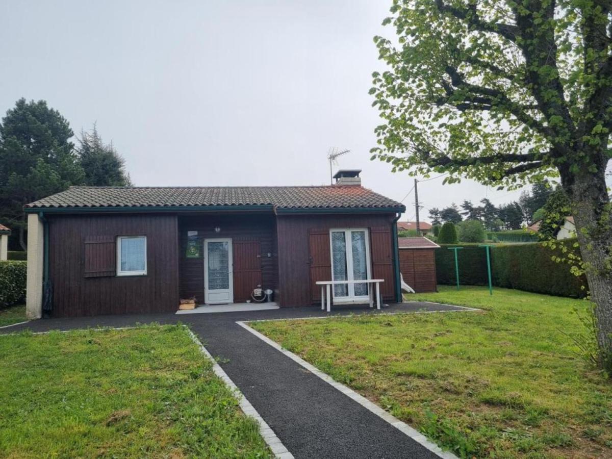 Gite Avec Cheminee, Terrasse Et Wifi - Animaux Acceptes - Fr-1-496-163 Usson-en-Forez Exteriör bild
